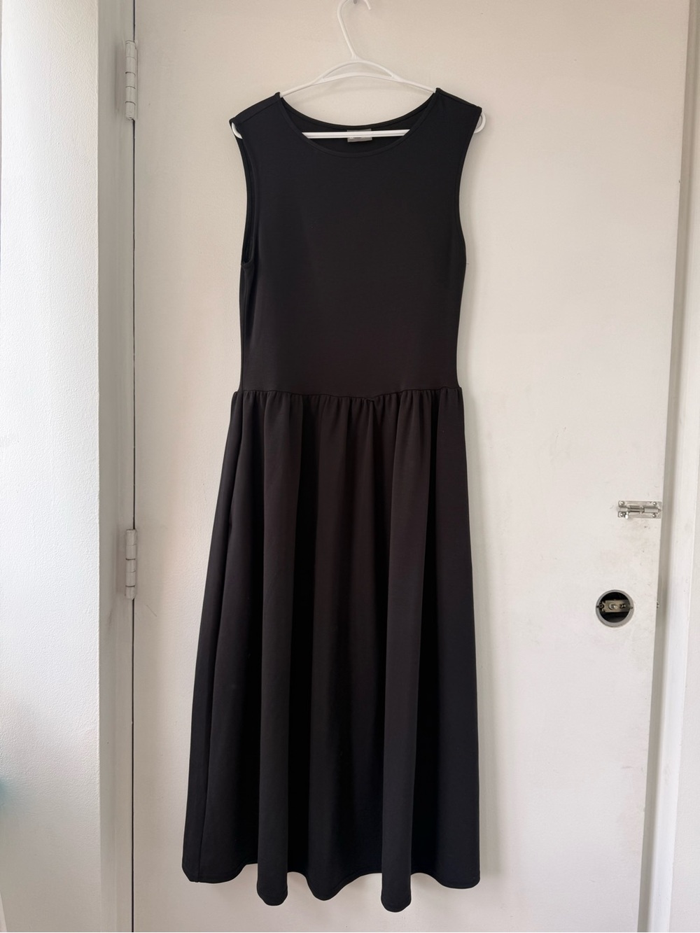 Sleeveless Black Midi Dress with Flared Skirt